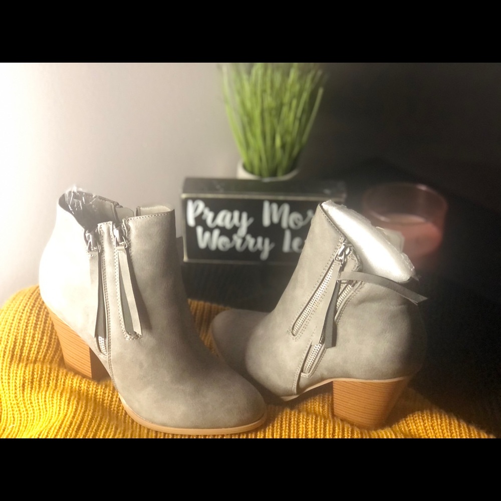Grey Akle Boot - Vally by Journey Collection